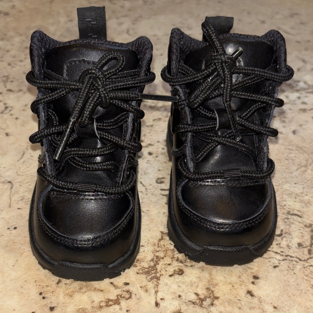 Nike Kids Manoa LTR Boots in Black - Picture 3 of 10